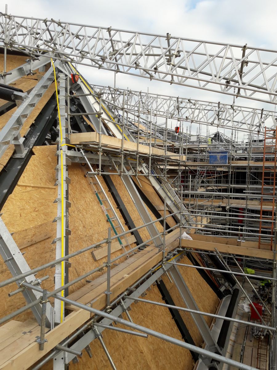 Complex Roof Progressing Well at Oisin House